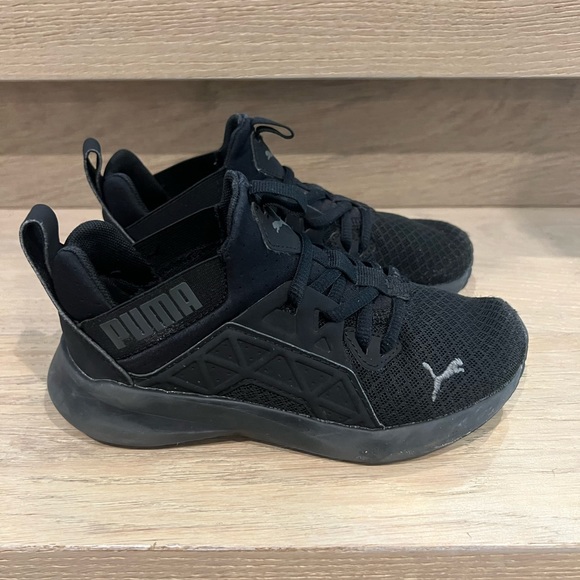 Children’s puma runners like new! Size 13 all black - Picture 2 of 4